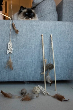 ZOLUX Zabawka dla kota wędka piłka z tektury,liście kukurydzy ETHICAT 40 cm